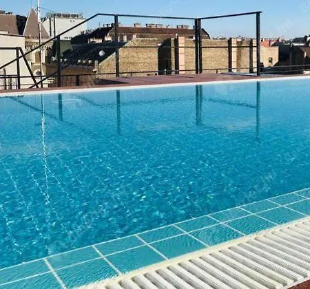 Royal In The Center With Free Parking! Apartment