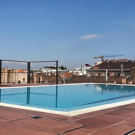 Royal In The Center With Free Parking! Budapest