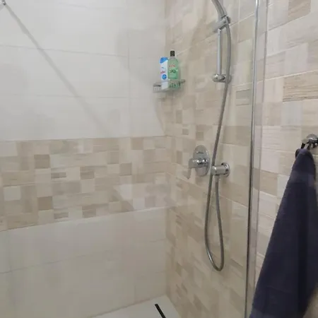 Royal In The Center With Free Parking! Apartment