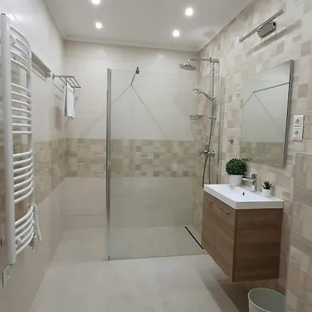 Apartment Royal In The Center With Free Parking!