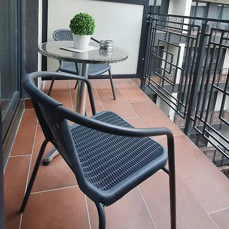 Royal In The Center With Free Parking! Apartment