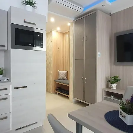 Royal In The Center With Free Parking! Apartment