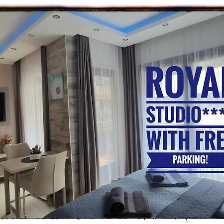 Royal In The Center With Free Parking! Apartment