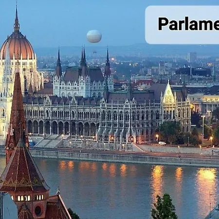 Royal In The Center With Free Parking! Budapest