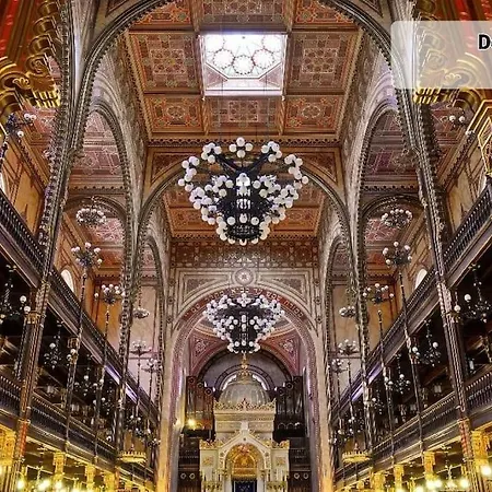 Royal In The Center With Free Parking! *