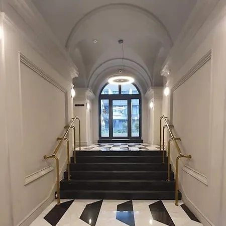 Lejlighed Royal In The Center With Free Parking! *